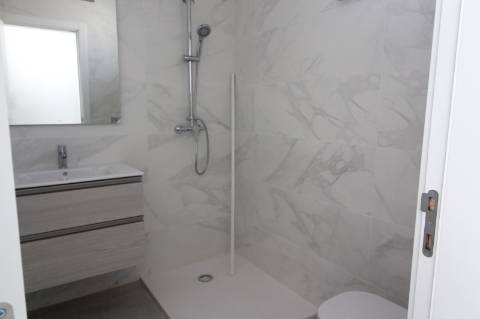 Construção de uma moradia em banda em prestigiada urbanização de Tavira