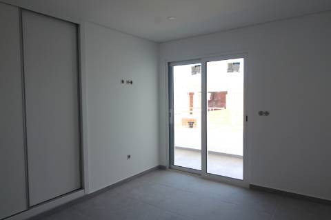 Construção de uma moradia em banda em prestigiada urbanização de Tavira