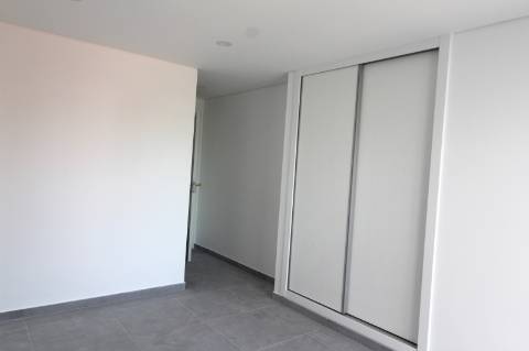 Construção de uma moradia em banda em prestigiada urbanização de Tavira