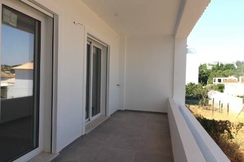 Construção de uma moradia em banda em prestigiada urbanização de Tavira