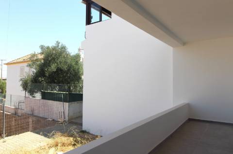 Construção de uma moradia em banda em prestigiada urbanização de Tavira