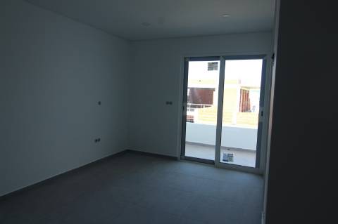 Construção de uma moradia em banda em prestigiada urbanização de Tavira