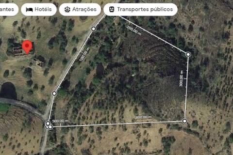 TERRENO COM PEQUENA RUÍNA EM CORTE DO PESO