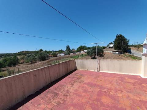 EDIFÍCIO COM TRÊS PISOS - VÁRIAS DIVISÕES - HABITAÇÃO - RESTAURANTE - COMÉRCIO - SERVIÇOS - SÃO BARTOLOMEU DO SUL - CASTRO MARIM