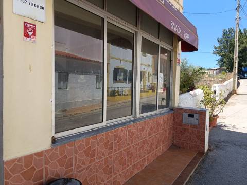 EDIFÍCIO COM TRÊS PISOS - VÁRIAS DIVISÕES - HABITAÇÃO - RESTAURANTE - COMÉRCIO - SERVIÇOS - SÃO BARTOLOMEU DO SUL - CASTRO MARIM