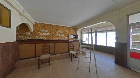 EDIFÍCIO COM TRÊS PISOS - VÁRIAS DIVISÕES - HABITAÇÃO - RESTAURANTE - COMÉRCIO - SERVIÇOS - SÃO BARTOLOMEU DO SUL - CASTRO MARIM