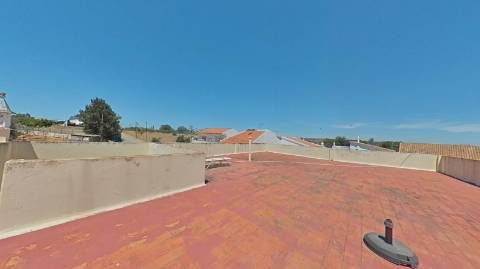 EDIFÍCIO COM TRÊS PISOS - VÁRIAS DIVISÕES - HABITAÇÃO - RESTAURANTE - COMÉRCIO - SERVIÇOS - SÃO BARTOLOMEU DO SUL - CASTRO MARIM