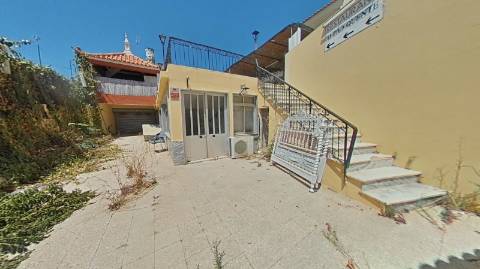 EDIFÍCIO COM TRÊS PISOS - VÁRIAS DIVISÕES - HABITAÇÃO - RESTAURANTE - COMÉRCIO - SERVIÇOS - SÃO BARTOLOMEU DO SUL - CASTRO MARIM