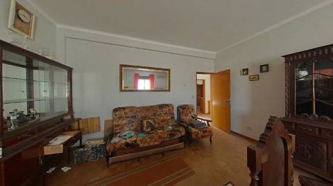 EDIFÍCIO COM TRÊS PISOS - VÁRIAS DIVISÕES - HABITAÇÃO - RESTAURANTE - COMÉRCIO - SERVIÇOS - SÃO BARTOLOMEU DO SUL - CASTRO MARIM