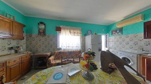 EDIFÍCIO COM TRÊS PISOS - VÁRIAS DIVISÕES - HABITAÇÃO - RESTAURANTE - COMÉRCIO - SERVIÇOS - SÃO BARTOLOMEU DO SUL - CASTRO MARIM