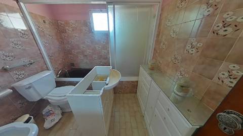 EDIFÍCIO COM TRÊS PISOS - VÁRIAS DIVISÕES - HABITAÇÃO - RESTAURANTE - COMÉRCIO - SERVIÇOS - SÃO BARTOLOMEU DO SUL - CASTRO MARIM