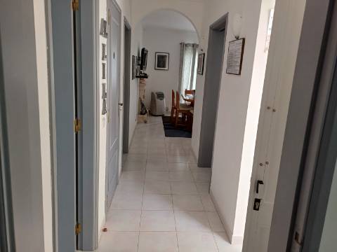 Andar de Moradia T2 Arrendamento de Outubro a Junho