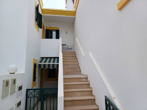 Andar de Moradia T2 Arrendamento de Outubro a Junho