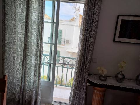 Andar de Moradia T2 Arrendamento de Outubro a Junho