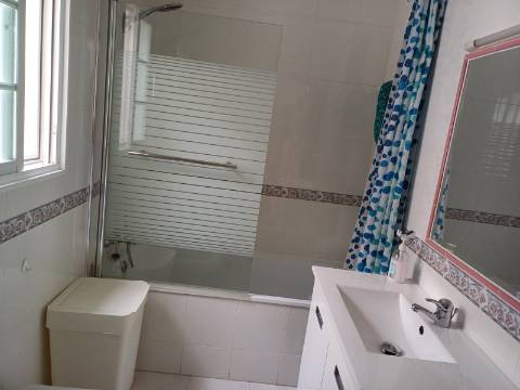 Andar de Moradia T2 Arrendamento de Outubro a Junho