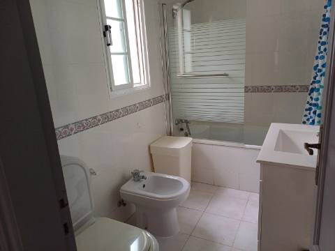 Andar de Moradia T2 Arrendamento de Outubro a Junho