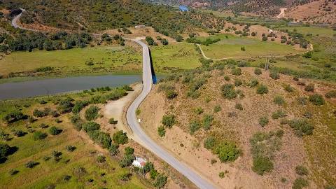 TERRENO COM 9.240 M2 COM FURO E ELETRICIDADE - JUNTO A FOZ E RIO GUADIANA - FOZ DE ODELEITE - ALGARVE