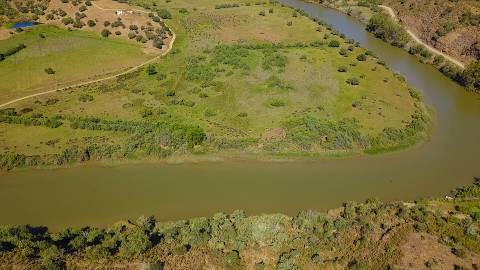 TERRENO COM 9.240 M2 COM FURO E ELETRICIDADE - JUNTO A FOZ E RIO GUADIANA - FOZ DE ODELEITE - ALGARVE