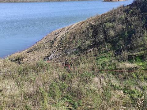 TERRENO COM 7.640 M2 - JUNTO AO LAGO COM DUAS FRENTES NA ÁGUA - ALCARIAS GRANDES - CASTRO MARIM - ALGARVE