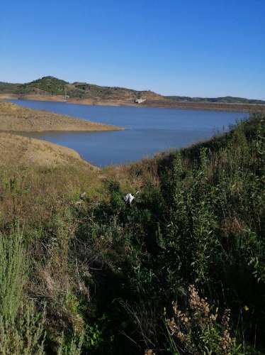 TERRENO COM 7.640 M2 - JUNTO AO LAGO COM DUAS FRENTES NA ÁGUA - ALCARIAS GRANDES - CASTRO MARIM - ALGARVE