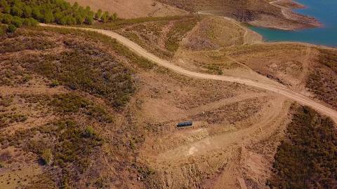 TERRENO COM 7.640 M2 - JUNTO AO LAGO COM DUAS FRENTES NA ÁGUA - ALCARIAS GRANDES - CASTRO MARIM - ALGARVE