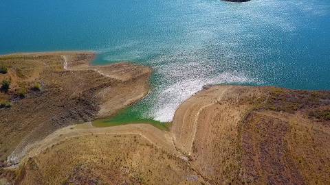 TERRENO COM 7.640 M2 - JUNTO AO LAGO COM DUAS FRENTES NA ÁGUA - ALCARIAS GRANDES - CASTRO MARIM - ALGARVE