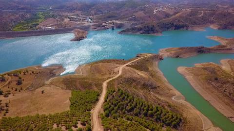 TERRENO COM 7.640 M2 - JUNTO AO LAGO COM DUAS FRENTES NA ÁGUA - ALCARIAS GRANDES - CASTRO MARIM - ALGARVE