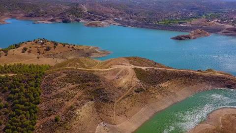 TERRENO COM 7.640 M2 - JUNTO AO LAGO COM DUAS FRENTES NA ÁGUA - ALCARIAS GRANDES - CASTRO MARIM - ALGARVE