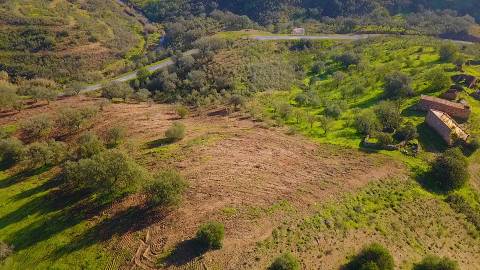 TERRENO RUSTICO COM 11.000 M2 - BONS ACESSOS - ALCARIAS GRANDES - CASTRO MARIM - ALGARVE