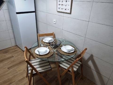 Apartamento em Altura para Arrendamento de 15 de Setembro a 16 de Junho.