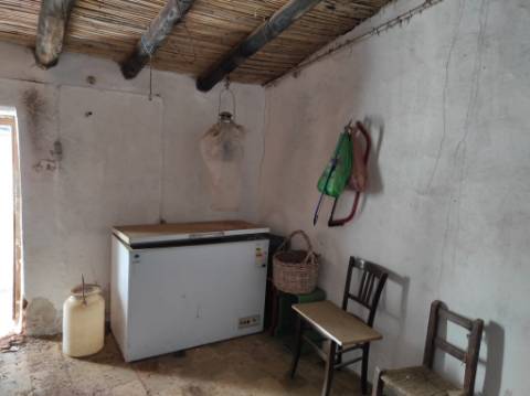 MORADIA DE ALDEIA - 129 M2 - COM LOGRADOURO - CORTE PEQUENA - ODELEITE - CASTRO MARIM