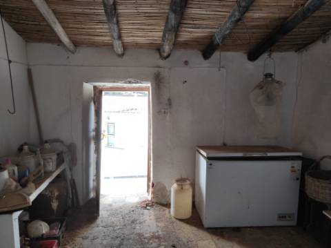 MORADIA DE ALDEIA - 129 M2 - COM LOGRADOURO - CORTE PEQUENA - ODELEITE - CASTRO MARIM