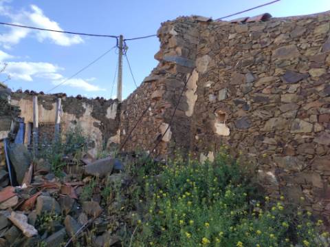 MORADIA DE ALDEIA - 129 M2 - COM LOGRADOURO - CORTE PEQUENA - ODELEITE - CASTRO MARIM