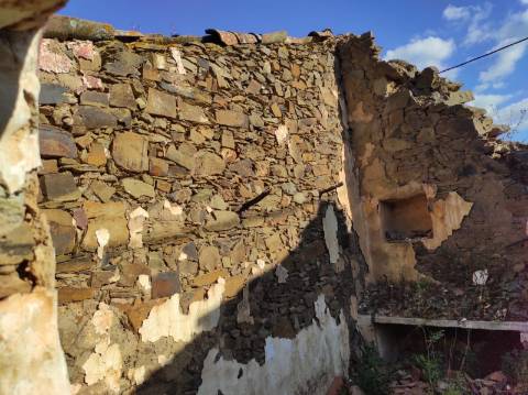 MORADIA DE ALDEIA - 129 M2 - COM LOGRADOURO - CORTE PEQUENA - ODELEITE - CASTRO MARIM