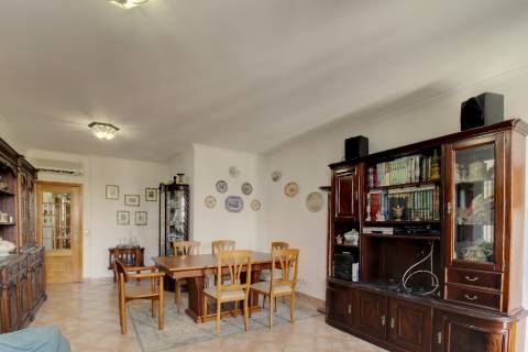 Apartamento T3 espaçoso no centro de Tavira com garagem box!