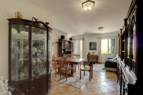 Apartamento T3 espaçoso no centro de Tavira com garagem box!