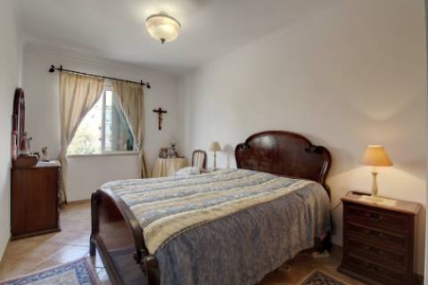 Apartamento T3 espaçoso no centro de Tavira com garagem box!