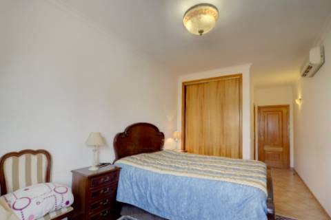 Apartamento T3 espaçoso no centro de Tavira com garagem box!