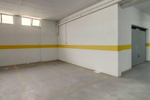 Apartamento T3 espaçoso no centro de Tavira com garagem box!