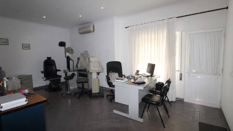 Estabelecimento para Comércio com 80 m2 na baixa de Olhão