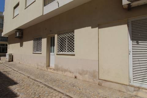 Estabelecimento para Comércio com 80 m2 na baixa de Olhão