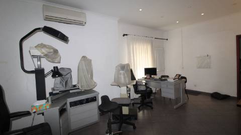 Estabelecimento para Comércio com 80 m2 na baixa de Olhão