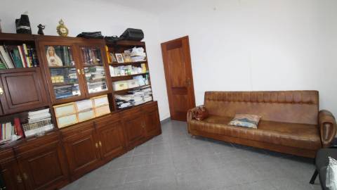 Estabelecimento para Comércio com 80 m2 na baixa de Olhão