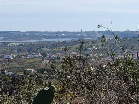TERRENO COM RUINAS COM 14.040M2 - VISTA MAR E RIO - VALE FRIO - CASTRO MARIM - ALGARVE