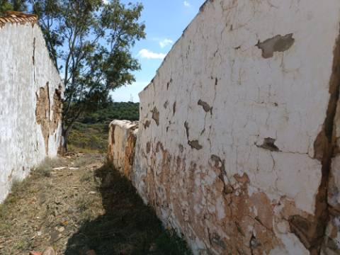 TERRENO COM RUINAS COM 14.040M2 - VISTA MAR E RIO - VALE FRIO - CASTRO MARIM - ALGARVE