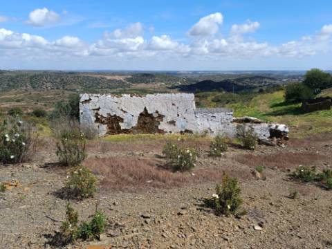 TERRENO COM RUINAS COM 14.040M2 - VISTA MAR E RIO - VALE FRIO - CASTRO MARIM - ALGARVE