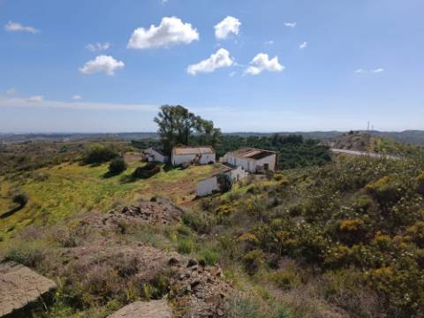 TERRENO COM RUINAS COM 14.040M2 - VISTA MAR E RIO - VALE FRIO - CASTRO MARIM - ALGARVE