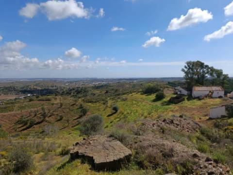 TERRENO COM RUINAS COM 14.040M2 - VISTA MAR E RIO - VALE FRIO - CASTRO MARIM - ALGARVE