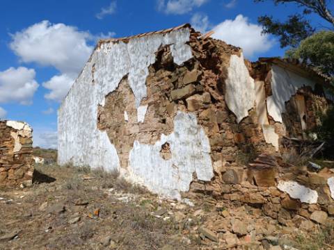 TERRENO COM RUINAS COM 14.040M2 - VISTA MAR E RIO - VALE FRIO - CASTRO MARIM - ALGARVE