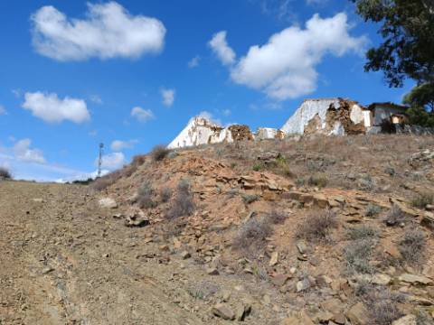 TERRENO COM RUINAS COM 14.040M2 - VISTA MAR E RIO - VALE FRIO - CASTRO MARIM - ALGARVE